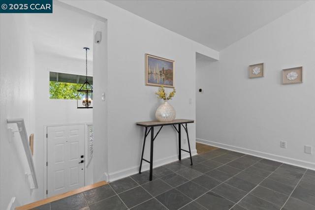 491 Camelback Rd, Pleasant Hill CA: https://media.crmls.org/mediaz/eaac76db-a8c5-4dd3-a273-6f9c98ebd15d.jpg