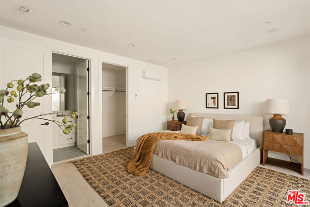 1615 N Coronado Street, Los Angeles CA: https://media.crmls.org/mediaz/eaacae8a-abe4-4aa0-a787-220e6aee843e.jpg