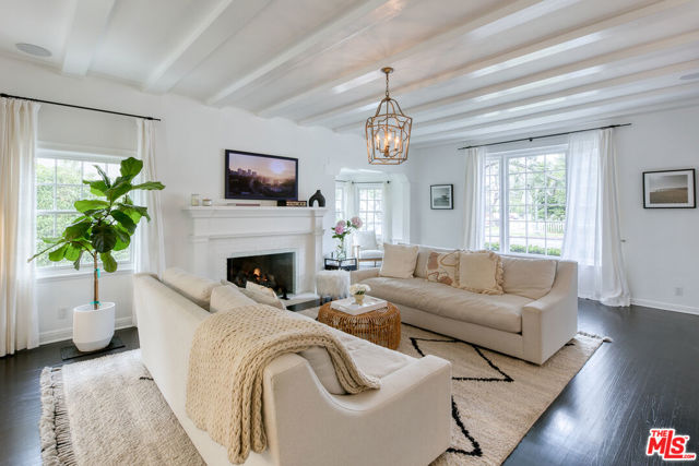 10736 Le Conte Avenue, Los Angeles CA: https://media.crmls.org/mediaz/eaad0cb4-0cbb-49fc-ba91-edc4d7a3c3bc.jpg