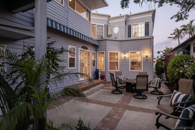 260 H Avenue, Coronado CA: https://media.crmls.org/mediaz/eaad8f99-a911-4efc-890e-6ba28113b760.jpg