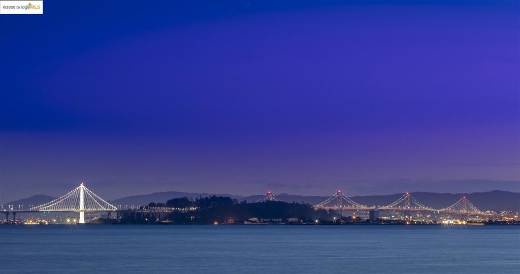 https://media.crmls.org/mediaz/eaadd994-179f-4efb-af6d-9344b5d1760d.jpg?preset=X-Large