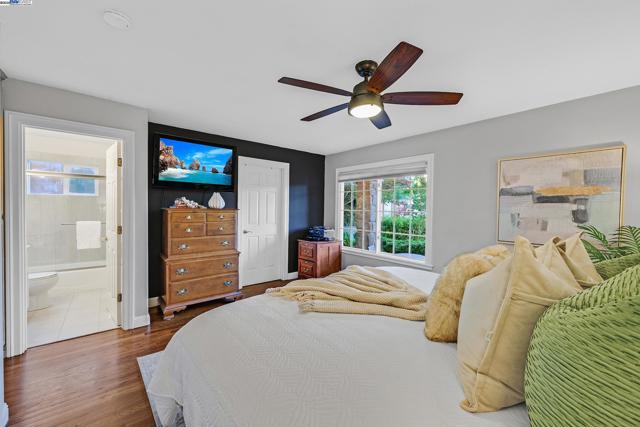 7872 Meadowbrook Ct, Pleasanton CA: https://media.crmls.org/mediaz/eaae1ef8-da98-4848-9109-ba619c9b8bc6.jpg
