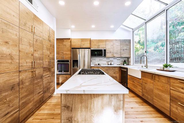 4943 Marin Dr, Oceanside CA: https://media.crmls.org/mediaz/eaae4038-14e4-47b5-82df-5cc9ae9c533f.jpg