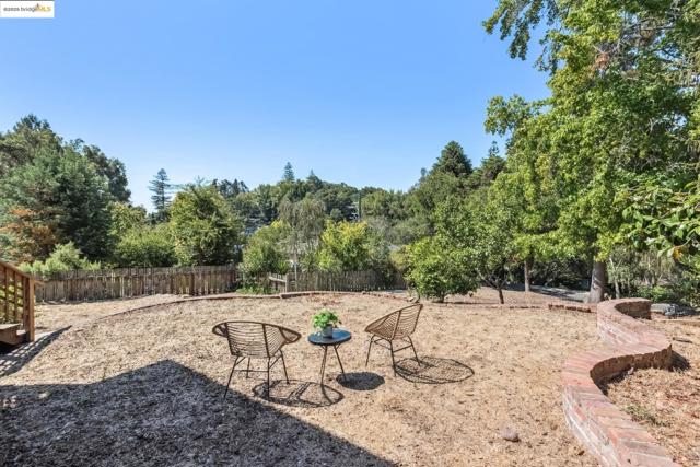 3176 Jordan Rd, Oakland CA: https://media.crmls.org/mediaz/eaae418a-797f-48b4-8146-8d1d3d2ffc97.jpg