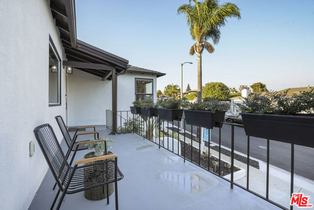 5549 Onacrest Drive, Los Angeles CA: https://media.crmls.org/mediaz/eaae4e60-2f69-44cd-a9fc-0e053132b53c.jpg