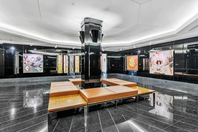 700 Front St, San Diego CA: https://media.crmls.org/mediaz/eaae8117-600a-4696-9347-03a7eddf7a5d.jpg