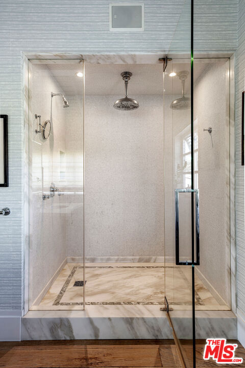 271 Amalfi Drive, Santa Monica CA: https://media.crmls.org/mediaz/eaaf3d0f-b3b0-48f2-8d5b-d515085b07cc.jpg