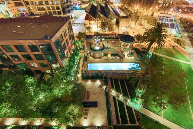 500 W Harbor Dr, San Diego CA: https://media.crmls.org/mediaz/eaaf6804-cc39-4983-b2ef-fa5ca80e032d.jpg