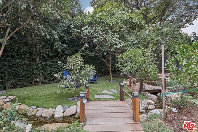 3143 Shelby Drive, Los Angeles CA: https://media.crmls.org/mediaz/eaafcda6-5a46-4264-9c92-59f4787d496b.jpg