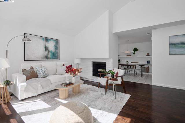 606 Baywood Rd, Alameda CA: https://media.crmls.org/mediaz/eaafe516-4996-43f4-abca-4b9b08dc474a.jpg