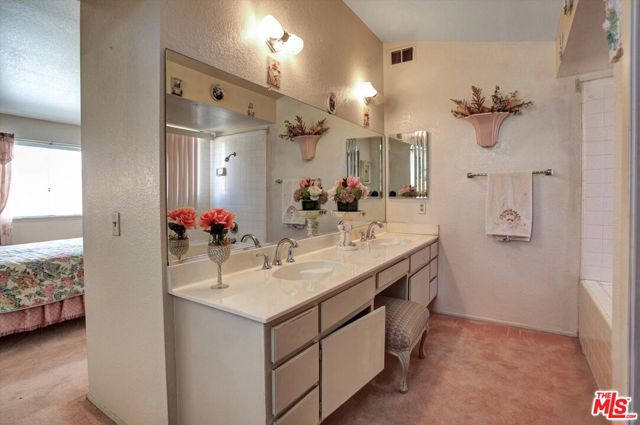 350 Foxboro Drive, Walnut CA: https://media.crmls.org/mediaz/eab040af-c4aa-4b64-8f43-d49c4f751e76.jpg
