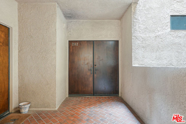 930 N Wetherly Drive, West Hollywood CA: https://media.crmls.org/mediaz/eab088c1-073e-4f06-a96c-96ae666e026a.jpg