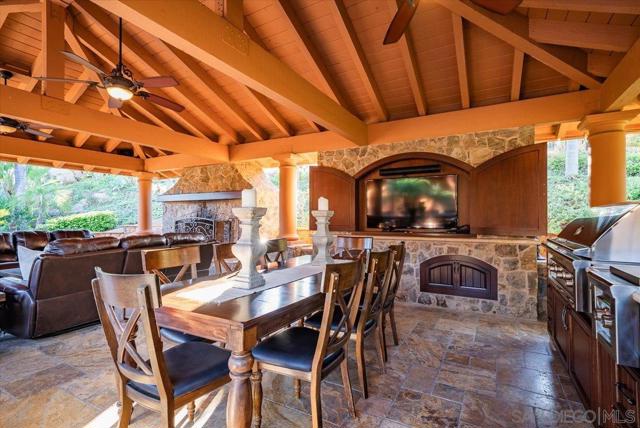 15397 Rock Creek Ln, El Cajon CA: https://media.crmls.org/mediaz/eab0d6bc-8f9b-4fcd-9254-b07100b5ebf0.jpg