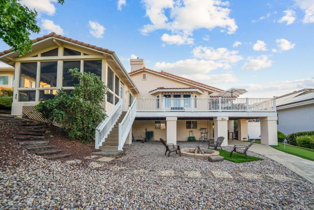 15425 Vista Vicente Dr, San Diego CA: https://media.crmls.org/mediaz/eab0f658-fda2-4c0f-b97b-c8171dadc4f0.jpg