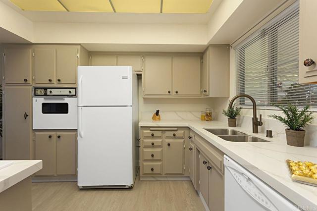 Detail Gallery Image 15 of 38 For 3660 Vista Campana #42,  Oceanside,  CA 92057 - 2 Beds | 2 Baths