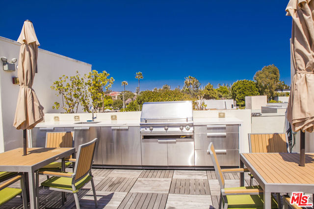 11649 Mayfield Avenue, Los Angeles CA: https://media.crmls.org/mediaz/eab1013c-d648-4556-9c77-021c8161882b.jpg