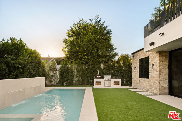 11556 Blix Street, Valley Village CA: https://media.crmls.org/mediaz/eab1323a-44be-4cf3-b61c-c16e03bb88ef.jpg