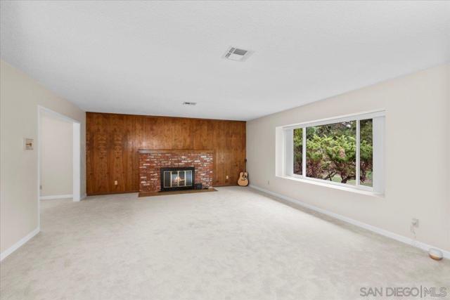 13128 Via Del Toro, Poway CA: https://media.crmls.org/mediaz/eab26304-90ba-4c72-8fbe-df5b48efe413.jpg