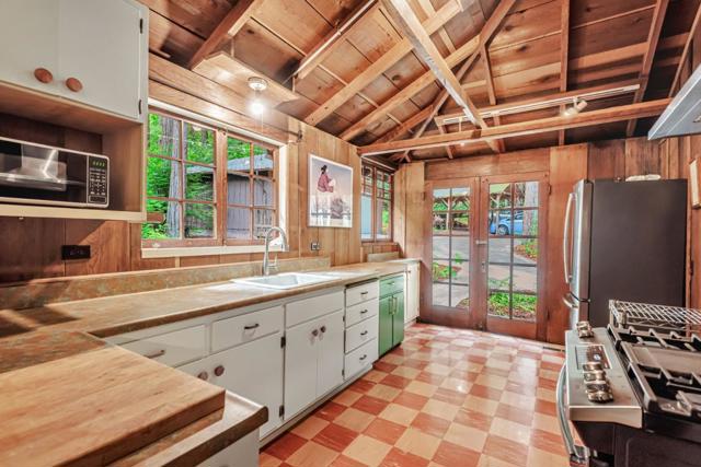 855 Dearborn Park Road, Pescadero CA: https://media.crmls.org/mediaz/eab2b5ef-ea1b-42fc-9c61-cf1c5c221a1c.jpg
