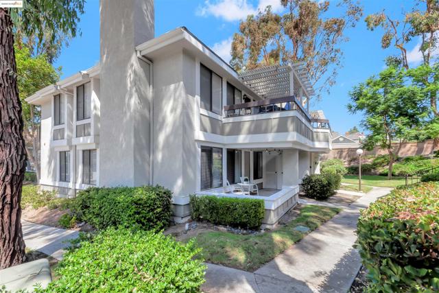 22192 Rim Pointe,  CA: https://media.crmls.org/mediaz/eab50f4d-b14f-4066-a6c6-e67905233b10.jpg