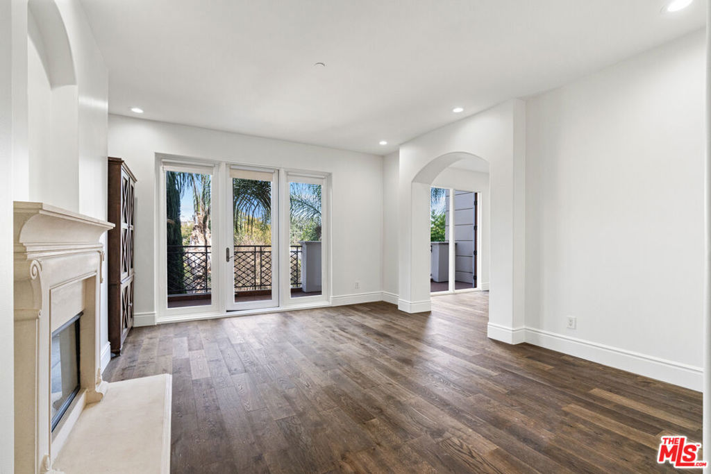 137 S Spalding Drive #304
