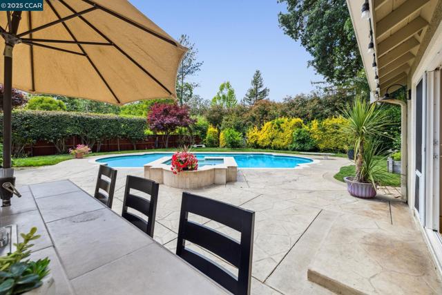 1450 Finley Ln, Alamo CA: https://media.crmls.org/mediaz/eab62262-433e-4546-88a6-558a8ac08d5a.jpg