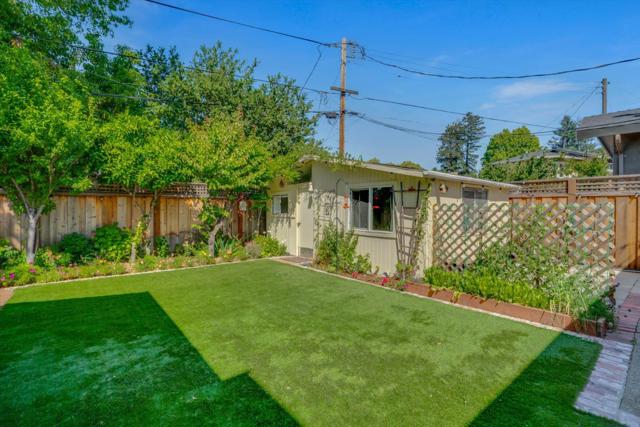 1583 Mitchell Way, Redwood City CA: https://media.crmls.org/mediaz/eab62bd9-64a1-49dd-a8ac-bd792cc2de65.jpg