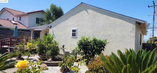 3672 Del Monte Way, San Leandro CA: https://media.crmls.org/mediaz/eab66dd8-a819-4ce4-8bf8-6652bbeafbcd.jpg