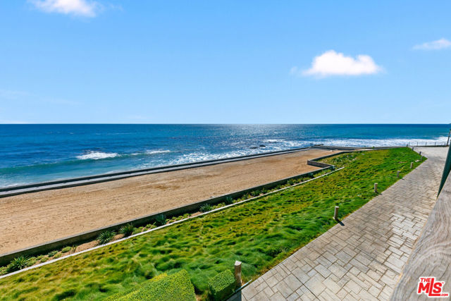 11856 Beach Club Way, Malibu CA: https://media.crmls.org/mediaz/eab72be8-6b6c-46e9-b460-010173c59f4f.jpg