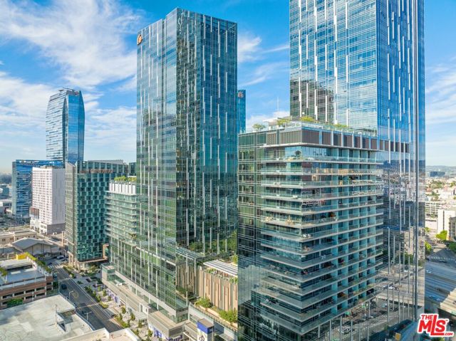 877 Francisco Street, Los Angeles CA: https://media.crmls.org/mediaz/eab77368-e070-4863-aa5c-a3922f722245.jpg