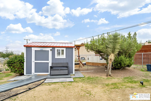 57745 San Tropeze Drive, Yucca Valley CA: https://media.crmls.org/mediaz/eab7c819-8f43-4294-8fa9-3089c7c397e6.jpg