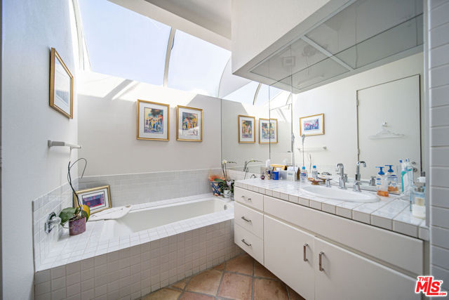 7 Churchill Lane, Rancho Mirage CA: https://media.crmls.org/mediaz/eab85c3e-672b-48ff-903f-175c7b5f8d29.jpg