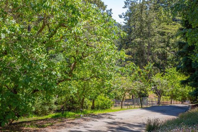 350 Aurora Road, Soquel CA: https://media.crmls.org/mediaz/eab8d191-52f9-4333-aeb9-ddeee99139ef.jpg
