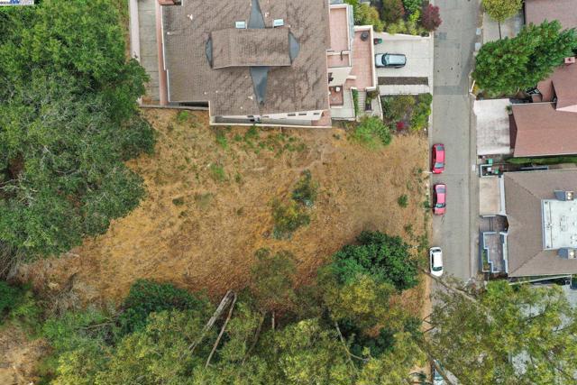 209 Sheridan Rd, Oakland CA: https://media.crmls.org/mediaz/eab8ed44-e541-4089-9e7e-39301a4960fe.jpg