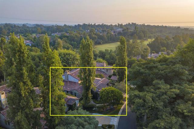 7031 Calle Portone, Rancho Santa Fe CA: https://media.crmls.org/mediaz/eab93e69-0e9c-46df-aa9d-b17232166096.jpg