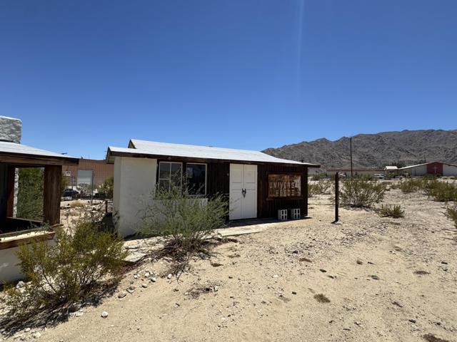 73392 Sullivan Road, 29 Palms CA: https://media.crmls.org/mediaz/eab982cc-631e-47c6-8ab3-872e5e3505b6.jpg