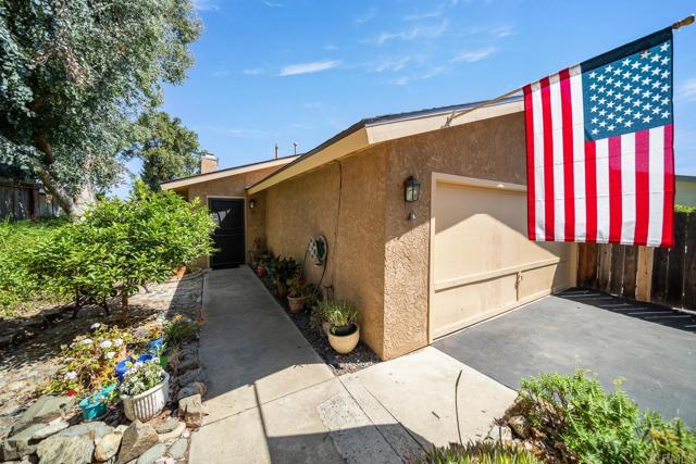 905 Discovery Street, San Marcos CA: https://media.crmls.org/mediaz/eab997f9-882b-496d-b0c3-89d5d16ebf2d.jpg