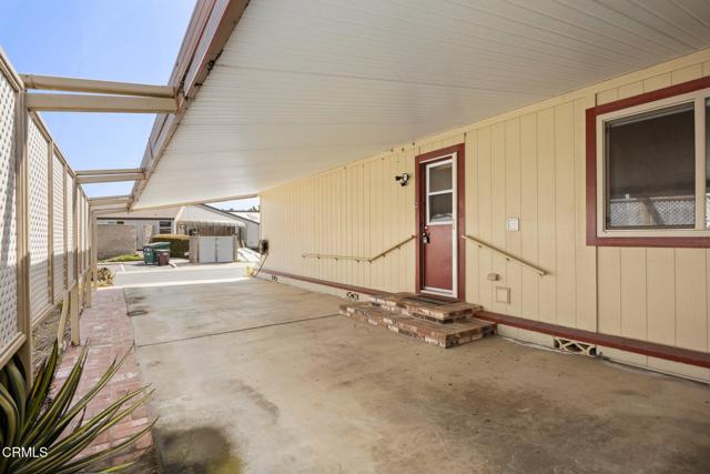 142 Poinsettia Gardens Drive, Ventura CA: https://media.crmls.org/mediaz/eab9f625-767b-4cbe-90e5-0908f9420f0e.jpg