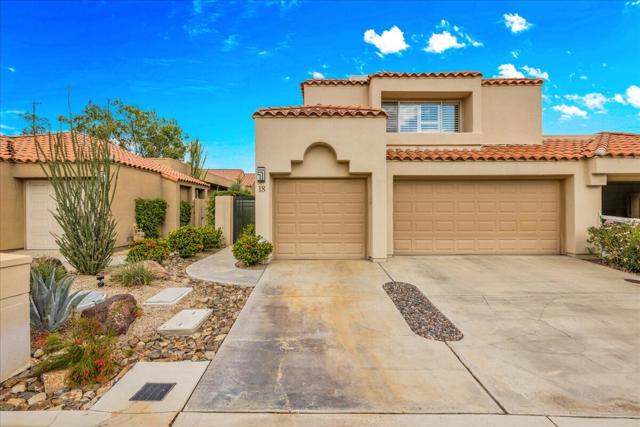 18 Hilton Head Drive, Rancho Mirage CA: https://media.crmls.org/mediaz/eaba0083-6655-47c5-b4ff-1175a65a51e6.jpg