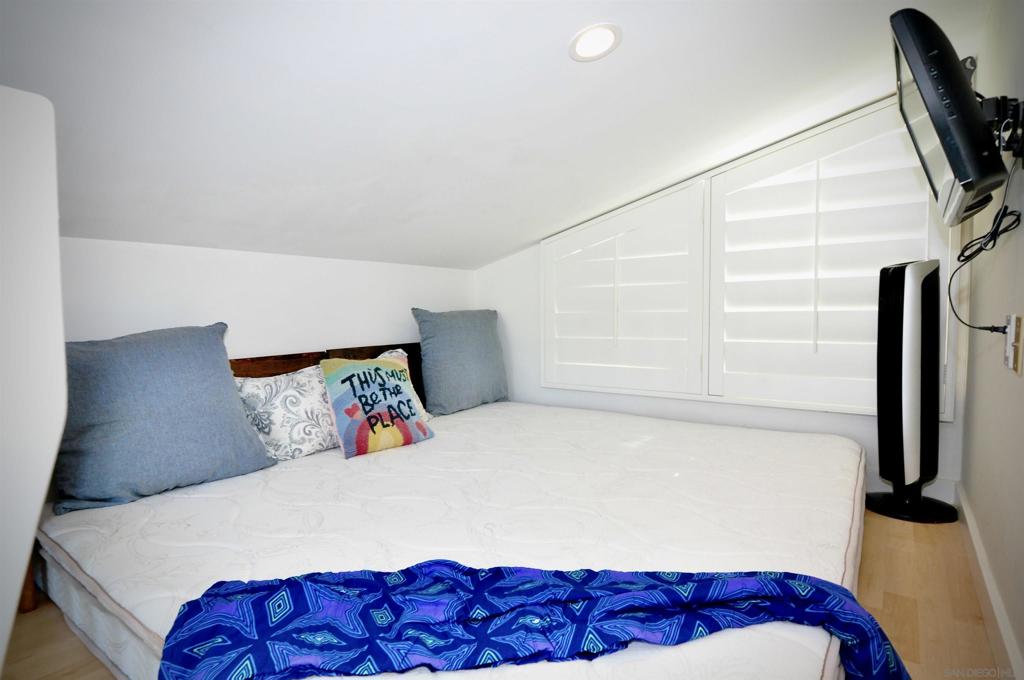 5490 La Jolla Blvd - photo 20