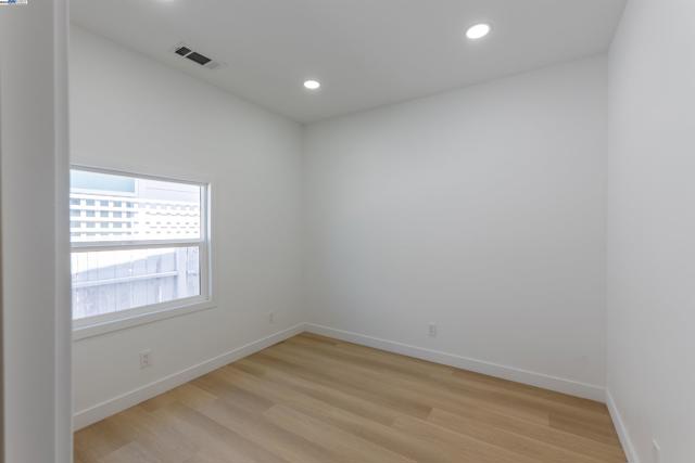 1276 64Th Ave, Oakland CA: https://media.crmls.org/mediaz/eabab828-50cd-4e18-94f1-9f494a89c6d6.jpg