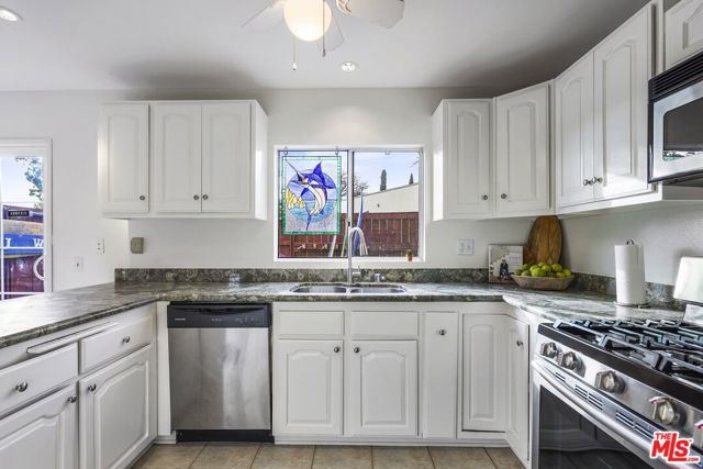 6216 Tapia Drive, Malibu CA: https://media.crmls.org/mediaz/eabaee89-1d18-46d5-b005-640980f9d1ca.jpg