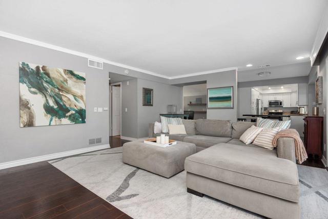 Detail Gallery Image 12 of 37 For 1207 Branding Iron Cir, Vista,  CA 92081 - 4 Beds | 3 Baths