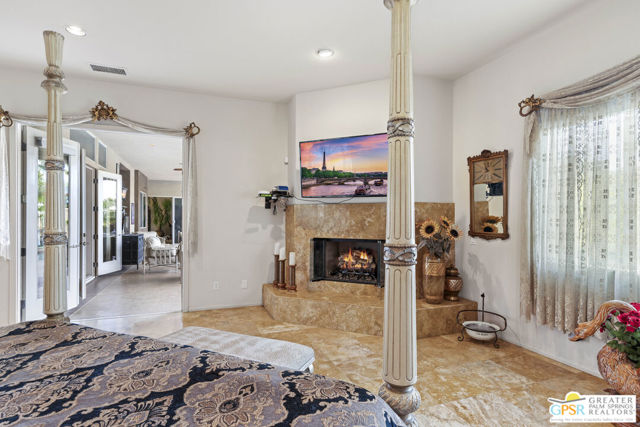 18 Calais Circle, Rancho Mirage CA: https://media.crmls.org/mediaz/eabb8881-dbcc-44fd-8083-0c9f07fc65b8.jpg