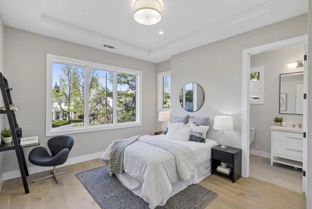 1303 American Way, Menlo Park CA: https://media.crmls.org/mediaz/eabba82e-a3ca-4bdc-bbf6-a813dcbbf434.jpg