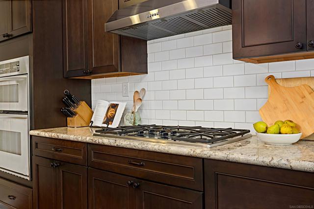1104 Parkview Dr, Oceanside CA: https://media.crmls.org/mediaz/eabbc034-a721-4fd2-9c9f-fc706c8db5dc.jpg