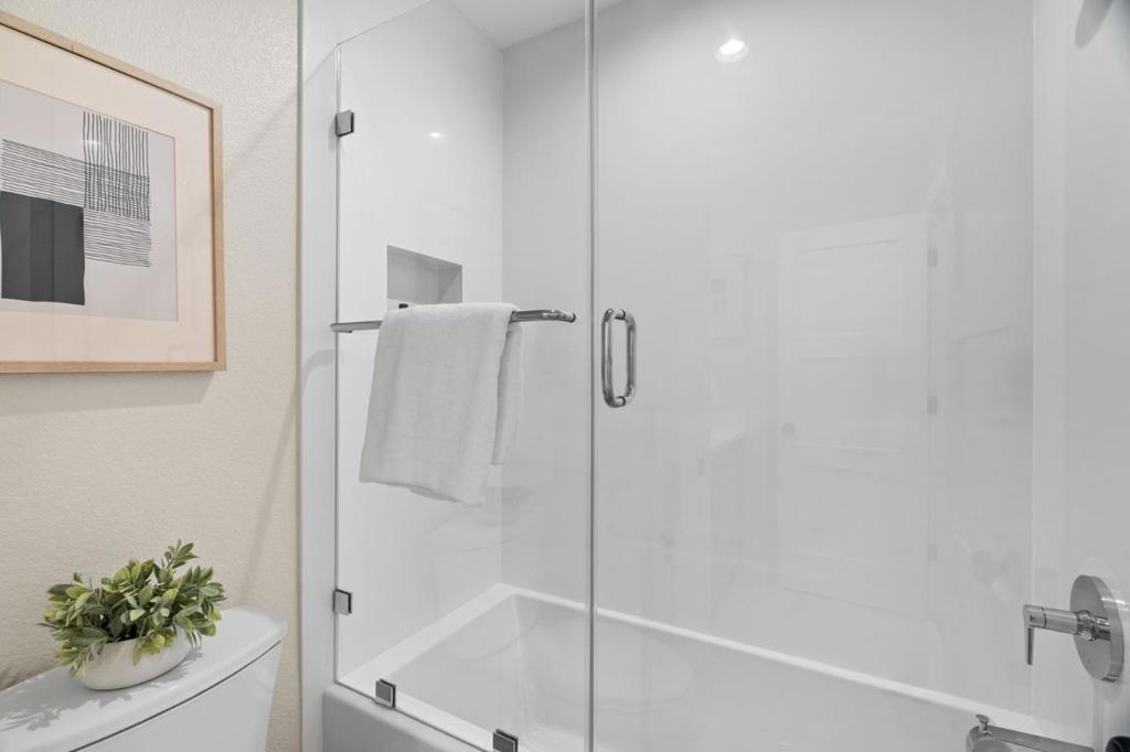https://media.crmls.org/mediaz/eabc119c-cda3-493a-adf3-490fab8e39f2.jpg?preset=X-Large