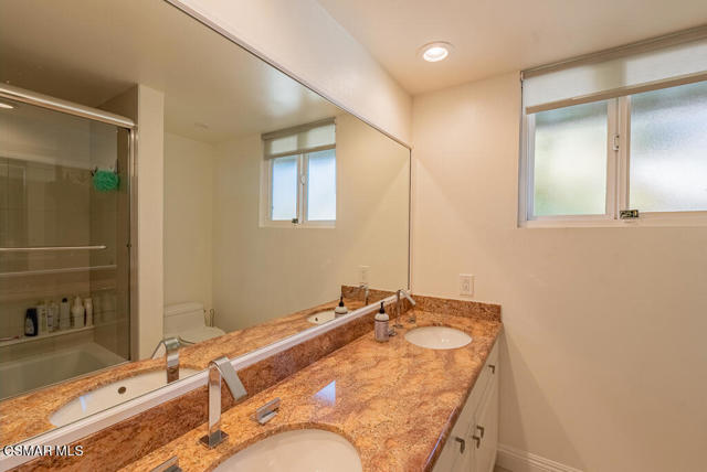 1453 Cheswick Place, Westlake Village CA: https://media.crmls.org/mediaz/eabc54dd-f346-43dd-ac5b-f4779171c8de.jpg