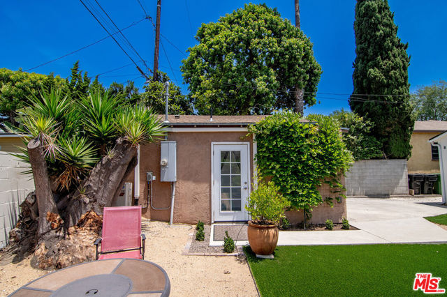 441 W Ellis Avenue, Inglewood CA: https://media.crmls.org/mediaz/eabd0b07-6b24-451e-a23c-ba50076138c1.jpg