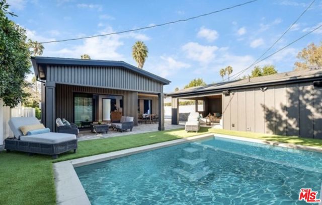 622 N La Jolla Avenue, Los Angeles CA: https://media.crmls.org/mediaz/eabd2e6f-42a1-40e6-b3f7-a1b6c281655c.jpg